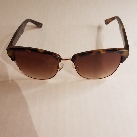 Accessories - Goldtone tortoise shell sp12